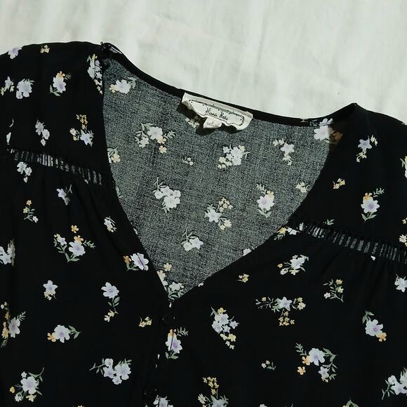 Hippie Rose Women's L Long-Sleeved Black.White Floral Tie Waist Rayon Easy Care - Picture 6 of 9